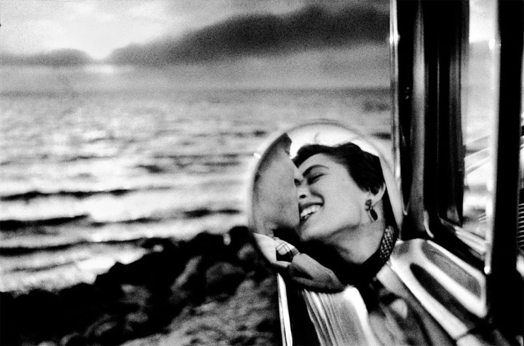 Un mondo di baci 13 California Kiss fotografia famosa Elliott Erwitt