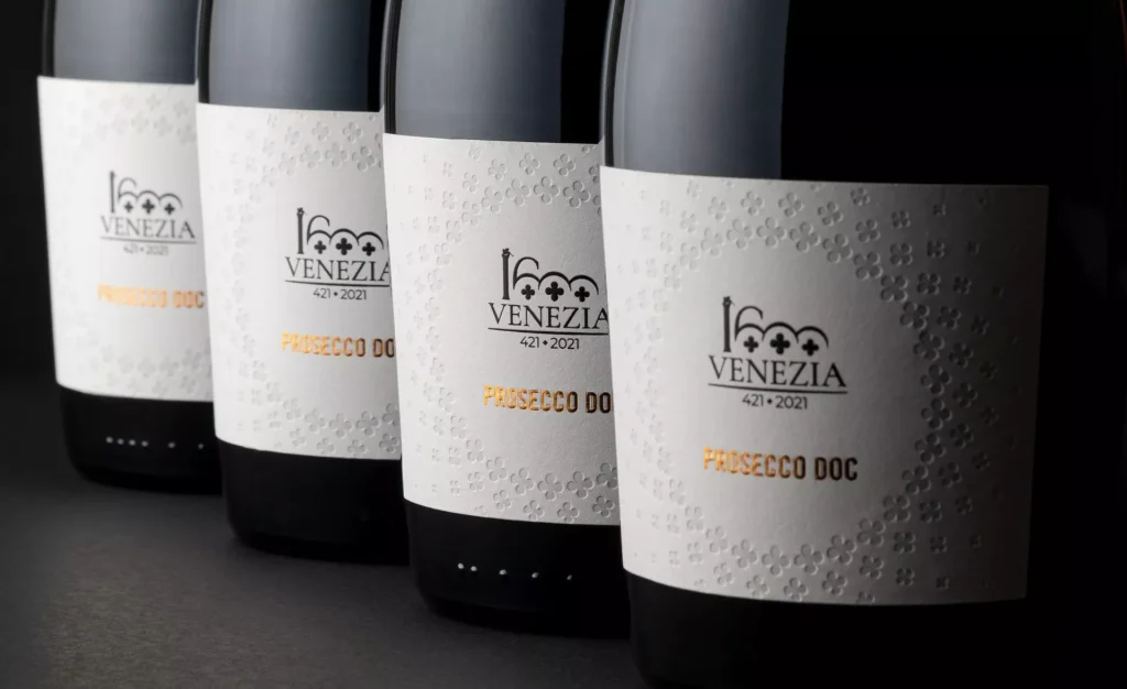 Grafica etichette vino: servizi e casi di studio Perazza srl 10 Studio grafico Perazza realizzazione grafica etichette vino per i 1600 anni di Venezia