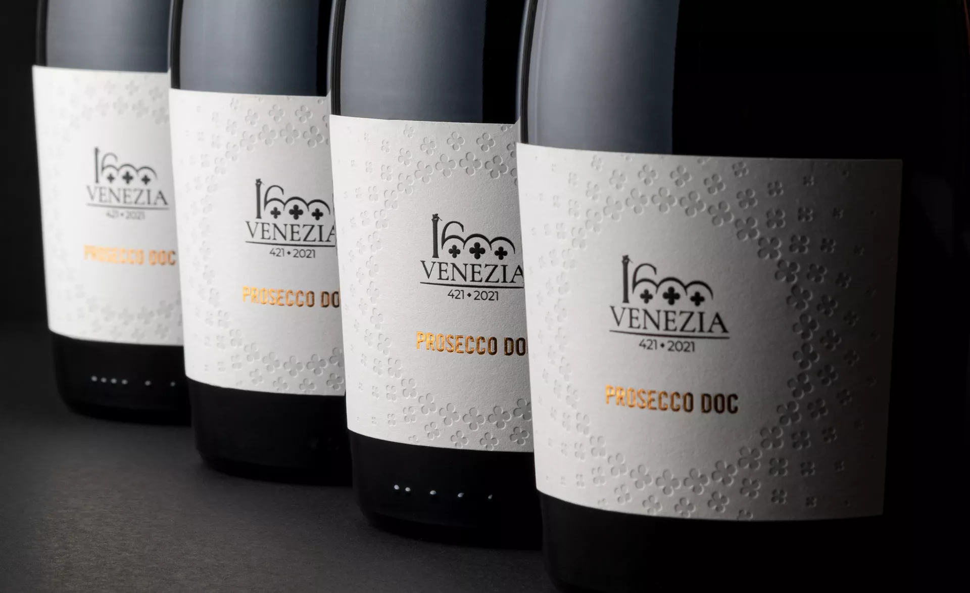 Studio grafico Perazza realizzazione grafica etichette vino per i 1600 anni di Venezia