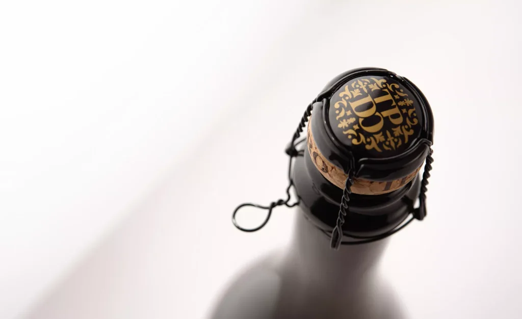 Grafica etichette vino: servizi e casi di studio Perazza srl 15 Azienda di grafica Perazza Treviso: Tenuta Pra de oro tappo