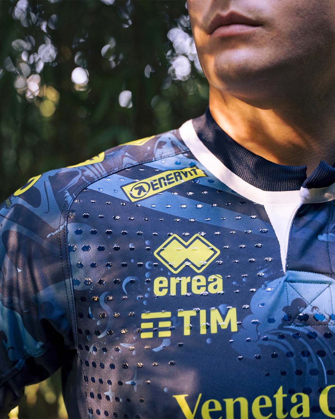 BENETTON RUGBY: GRAFICA, FOTO E VIDEO DELLA MAGLIA MANIFESTO